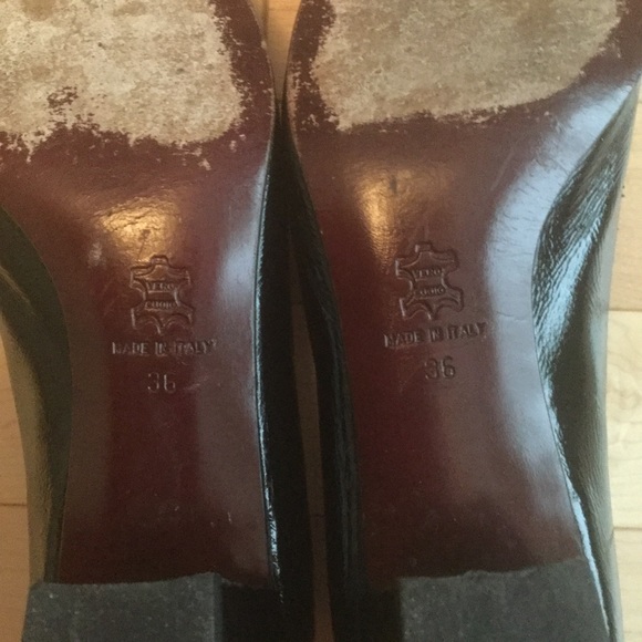 Italian made patent leather bowed day heel. - Picture 5 of 5